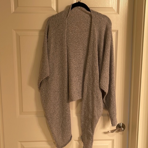 Soma capelet - Picture 1 of 3